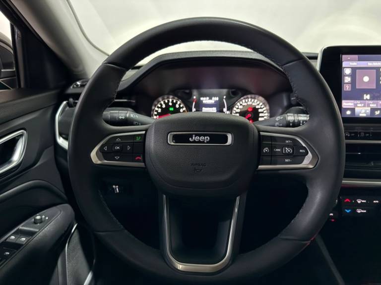 JEEP - COMPASS - 2022/2022 - Preta - R$ 109.900,00