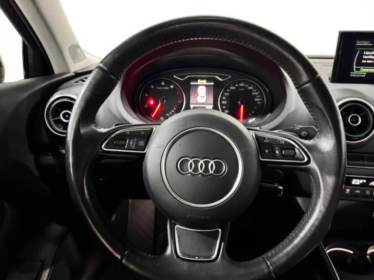 AUDI - A3 - 2015/2015 - Preta - R$ 88.900,00