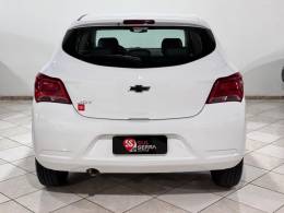 CHEVROLET - ONIX - 2020/2021 - Branca - R$ 62.900,00