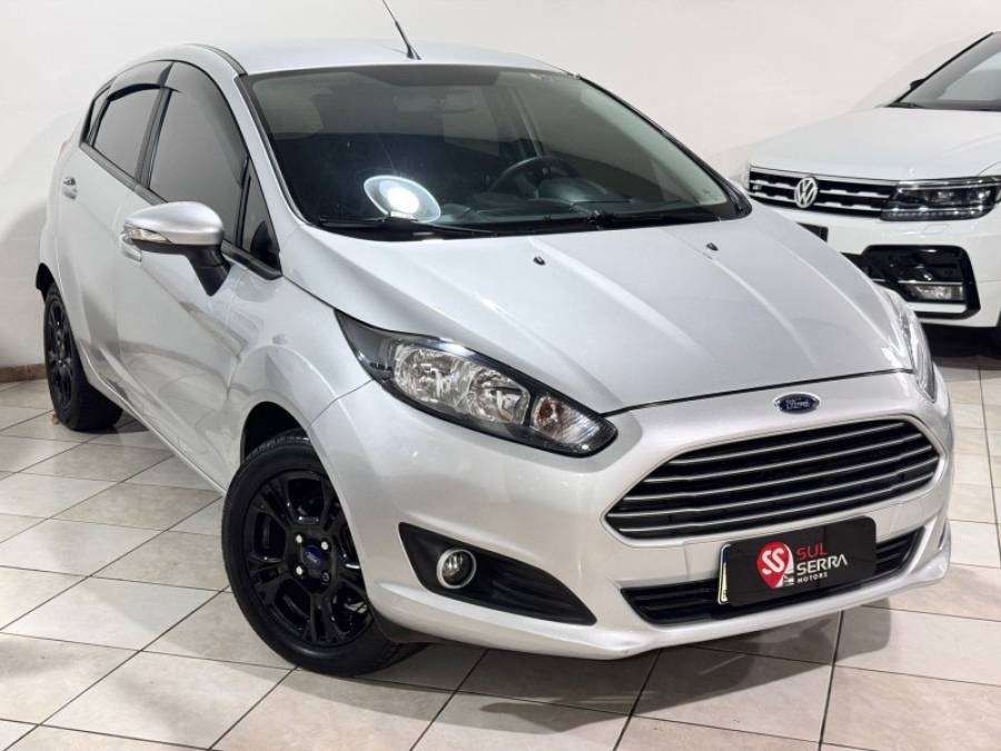 FORD - FIESTA - 2016/2016 - Prata - R$ 47.900,00