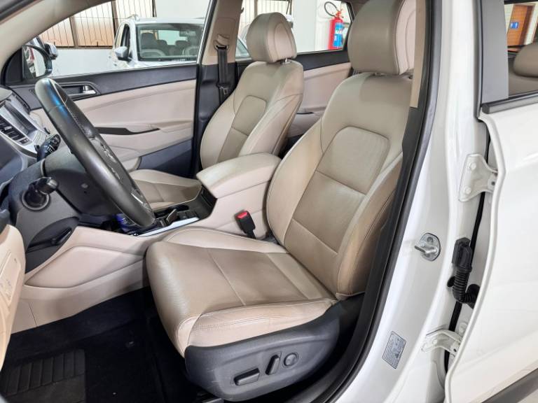 HYUNDAI - TUCSON - 2021/2022 - Branca - R$ 122.900,00