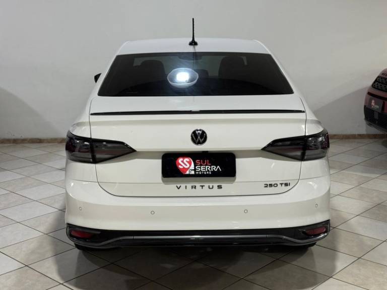 VOLKSWAGEN - VIRTUS - 2024/2024 - Branca - R$ 127.900,00