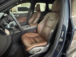 VOLVO - XC60 - 2021/2022 - Azul - R$ 236.900,00