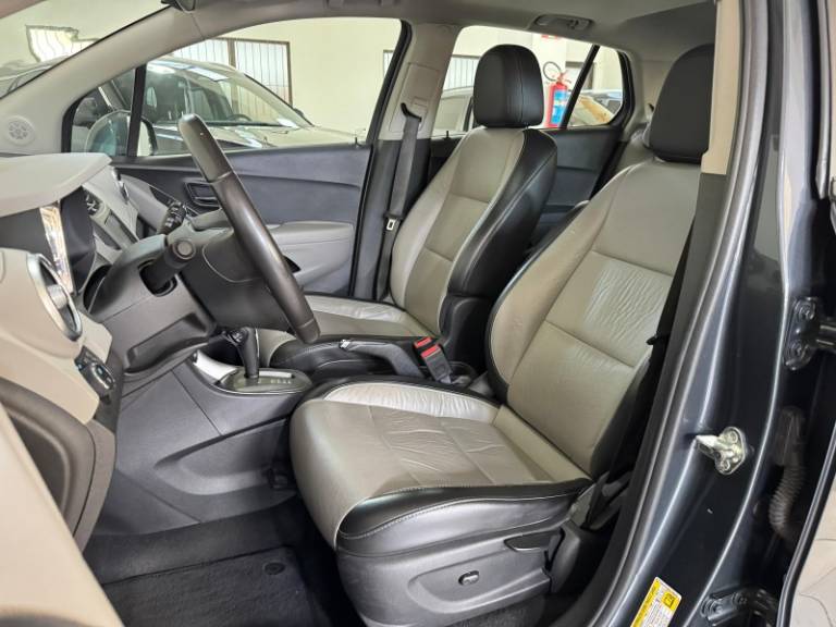 CHEVROLET - TRACKER - 2015/2015 - Cinza - R$ 68.900,00
