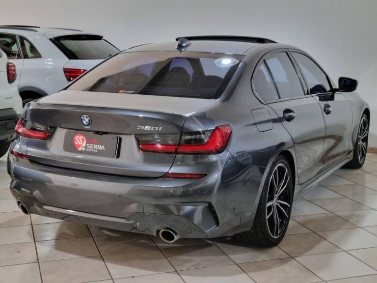 BMW - 320I - 2021/2022 - Cinza - R$ 239.900,00