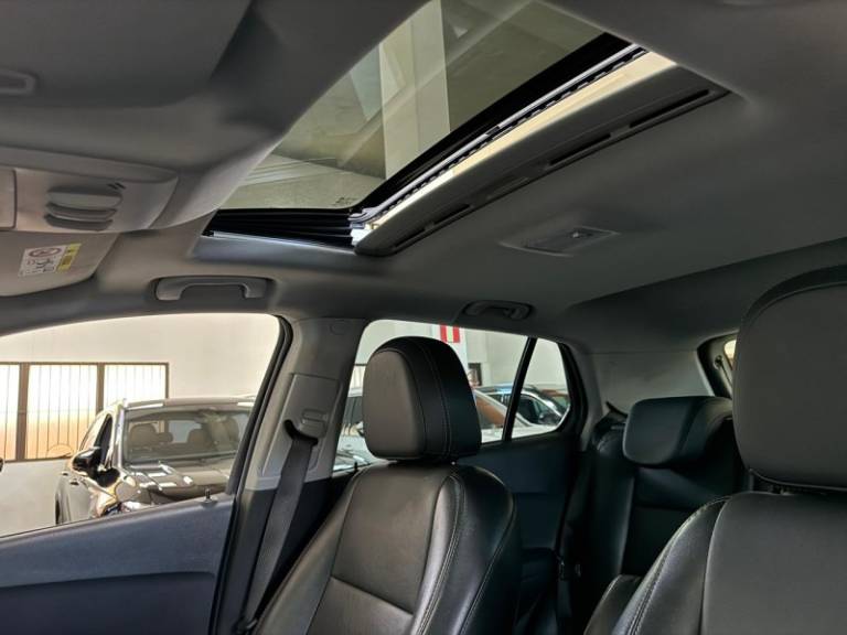 CHEVROLET - TRACKER - 2018/2019 - Branca - R$ 93.900,00