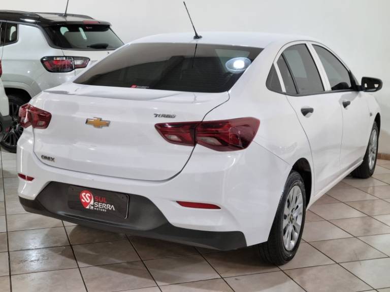 CHEVROLET - ONIX - 2022/2023 - Branca - R$ 78.900,00