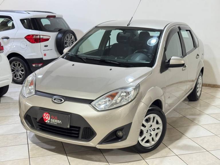 FORD - FIESTA - 2013/2014 - Bronze - R$ 37.900,00