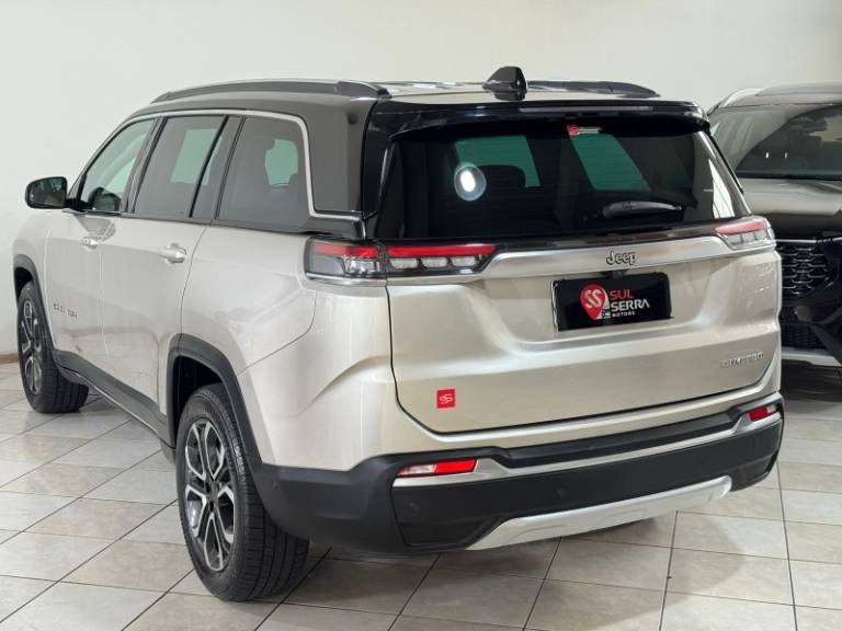 JEEP - COMMANDER - 2023/2023 - Dourada - R$ 167.900,00