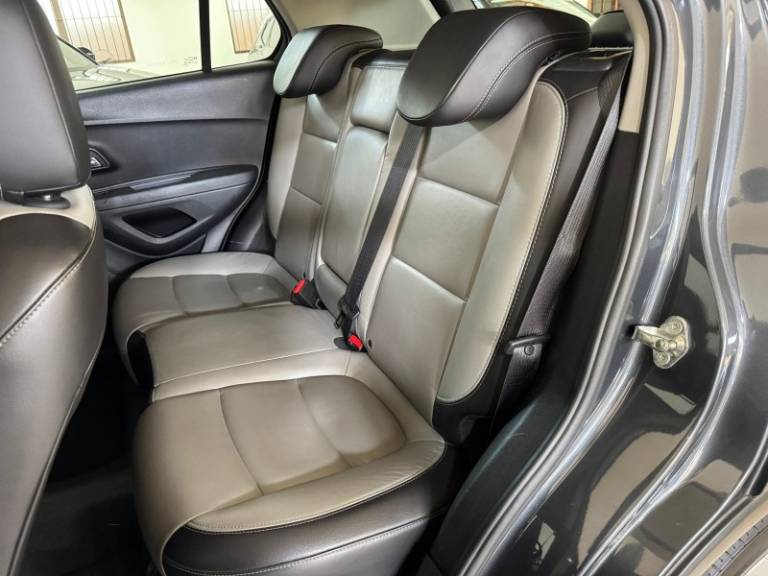 CHEVROLET - TRACKER - 2015/2015 - Cinza - R$ 68.900,00