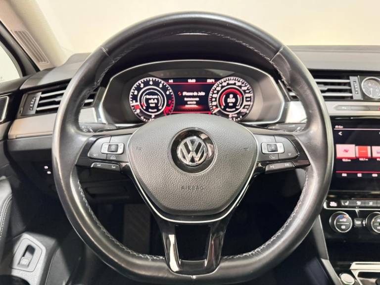 VOLKSWAGEN - PASSAT - 2018/2018 - Branca - R$ 149.900,00