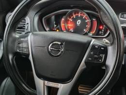 VOLVO - V40 - 2018/2019 - Branca - R$ 119.900,00