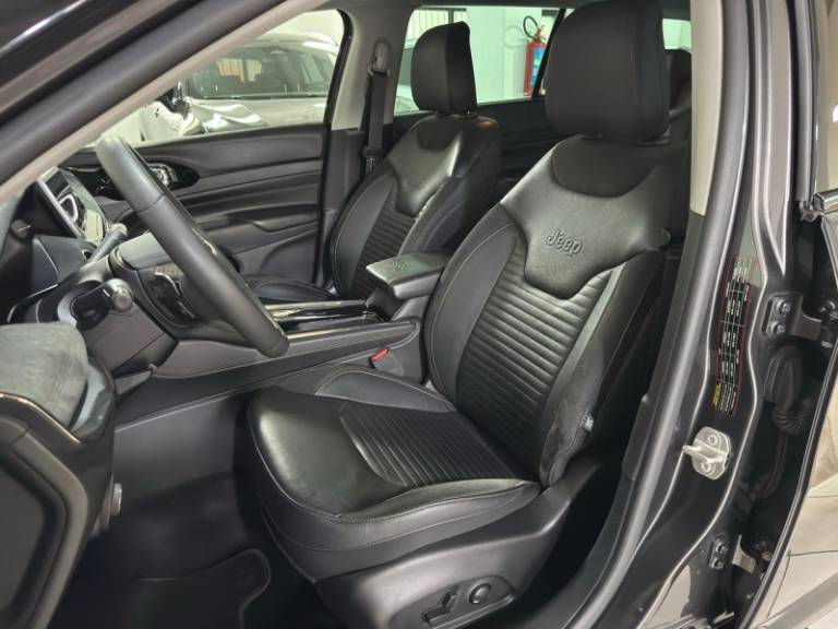 JEEP - COMMANDER - 2023/2024 - Cinza - R$ 176.900,00