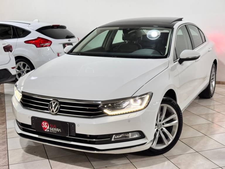 VOLKSWAGEN - PASSAT - 2018/2018 - Branca - R$ 149.900,00