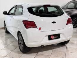 CHEVROLET - ONIX - 2020/2021 - Branca - R$ 62.900,00