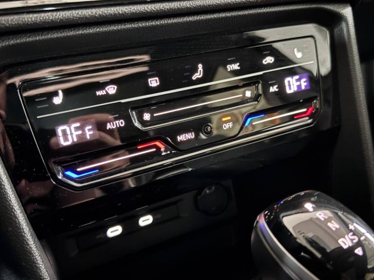 VOLKSWAGEN - TAOS - 2023/2023 - Preta - R$ 154.900,00