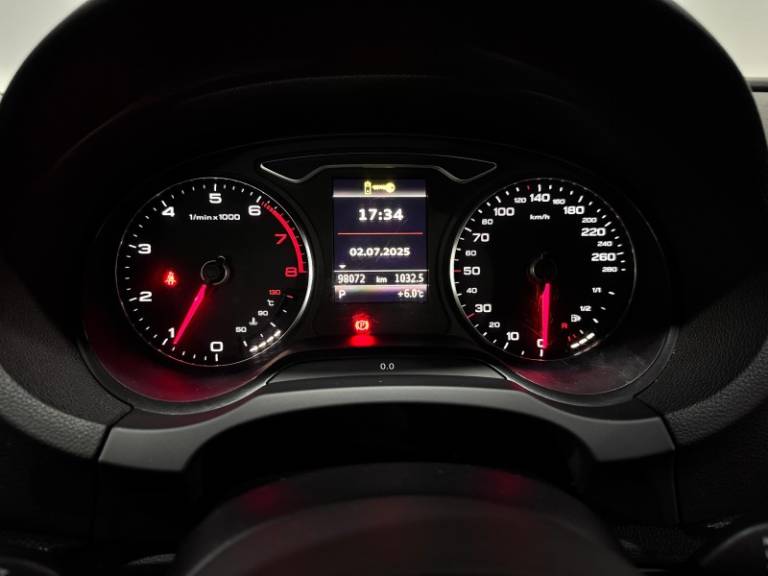 AUDI - A3 - 2015/2015 - Preta - R$ 88.900,00