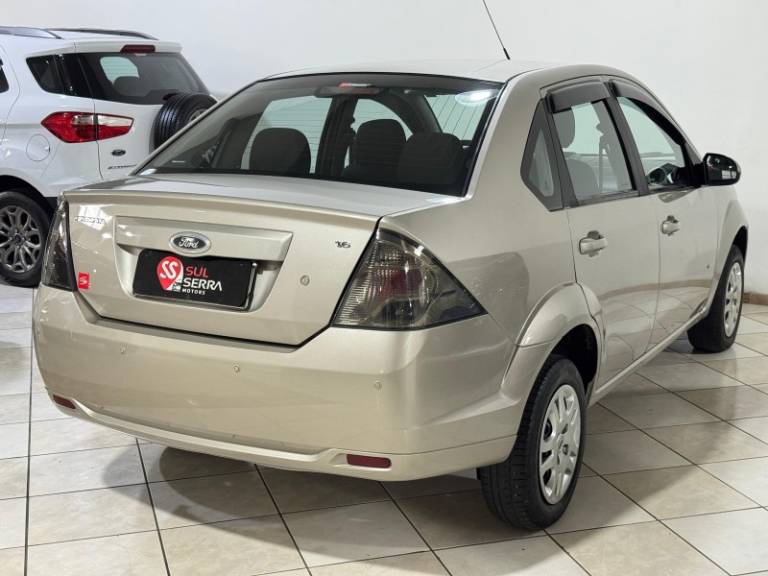 FORD - FIESTA - 2013/2014 - Bronze - R$ 37.900,00