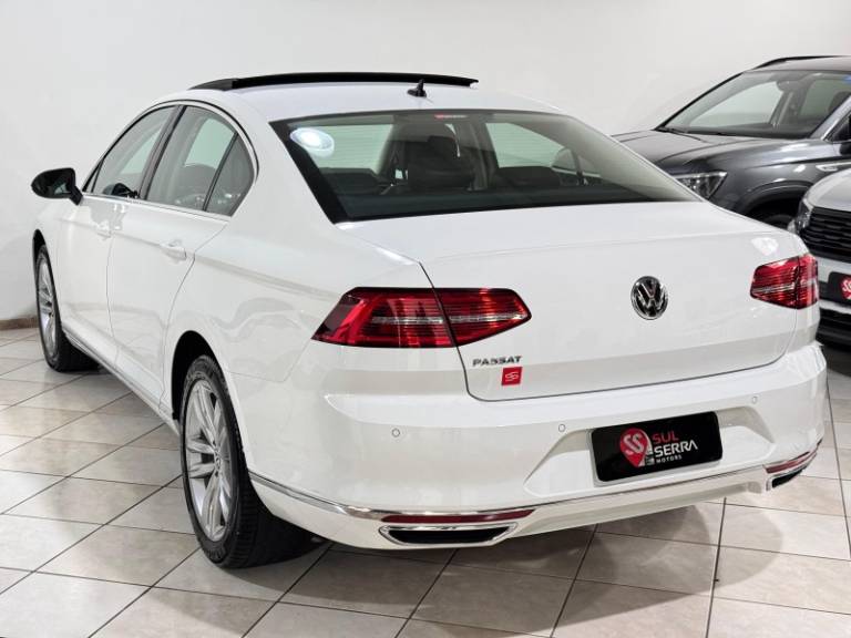 VOLKSWAGEN - PASSAT - 2018/2018 - Branca - R$ 149.900,00