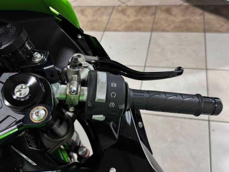 KAWASAKI - NINJA ZX-10R - 2022/2022 - Verde - R$ 92.900,00