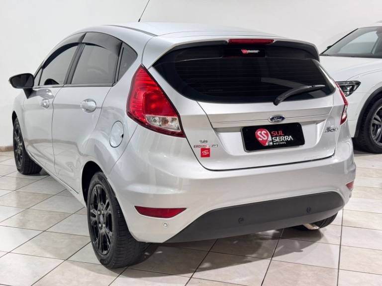 FORD - FIESTA - 2016/2016 - Prata - R$ 47.900,00