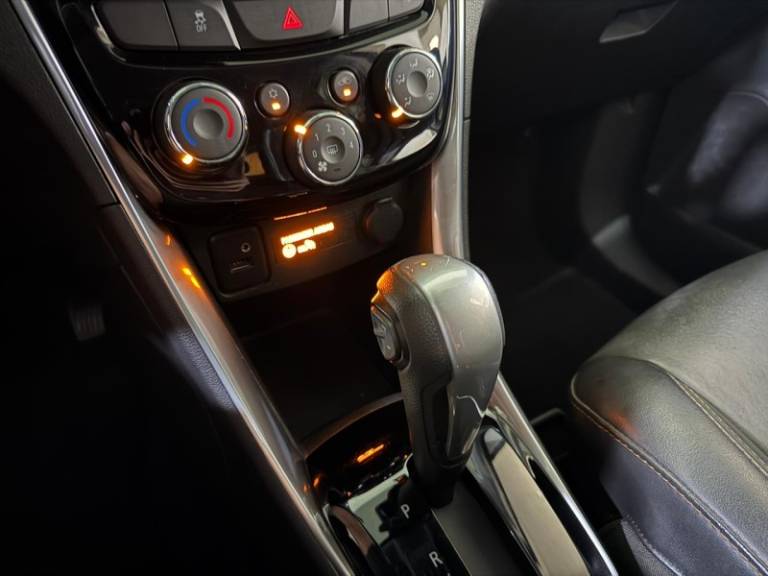 CHEVROLET - TRACKER - 2018/2019 - Branca - R$ 93.900,00