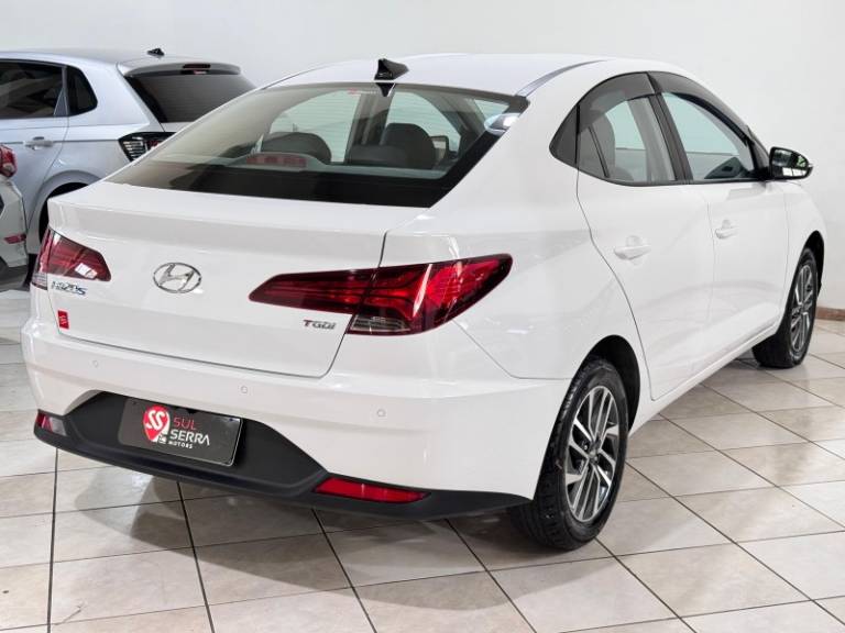 HYUNDAI - HB20S - 2021/2022 - Branca - R$ 79.900,00