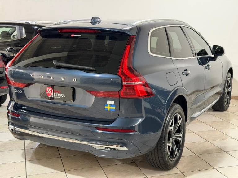 VOLVO - XC60 - 2021/2022 - Azul - R$ 236.900,00