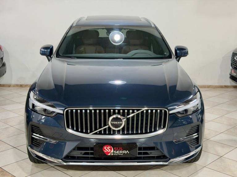 VOLVO - XC60 - 2021/2022 - Azul - R$ 236.900,00