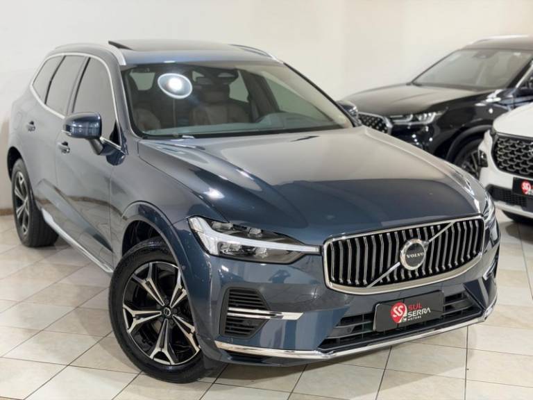 VOLVO - XC60 - 2021/2022 - Azul - R$ 236.900,00