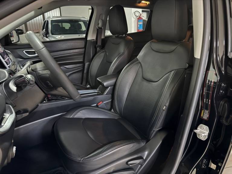 JEEP - COMPASS - 2022/2022 - Preta - R$ 109.900,00