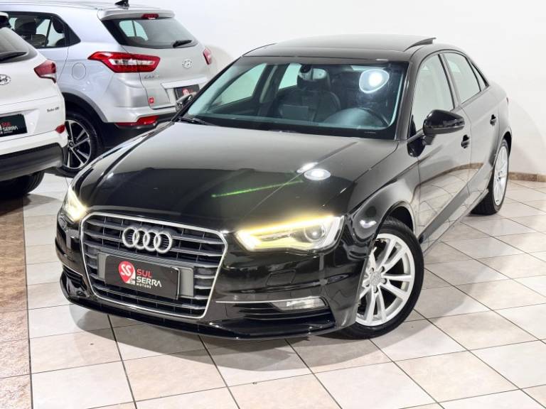 AUDI - A3 - 2015/2015 - Preta - R$ 88.900,00