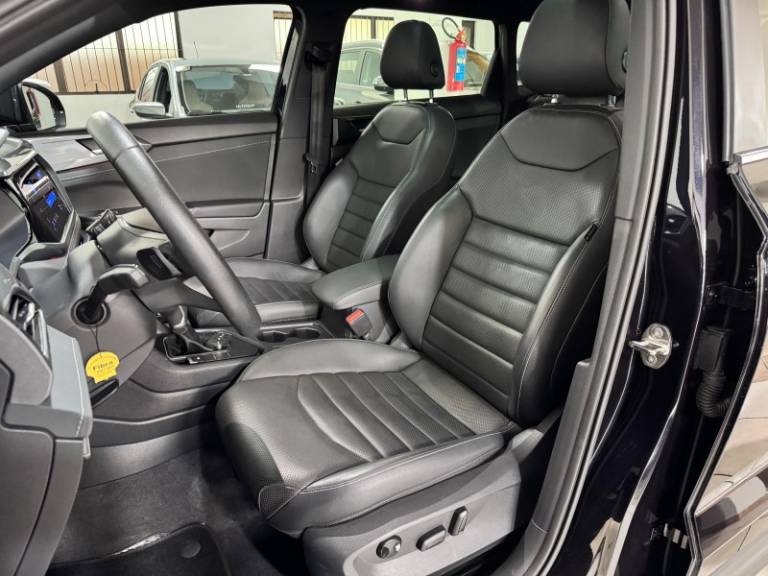 VOLKSWAGEN - TAOS - 2023/2023 - Preta - R$ 154.900,00