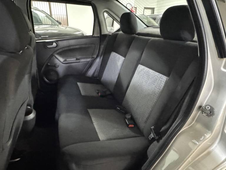 FORD - FIESTA - 2013/2014 - Bronze - R$ 37.900,00
