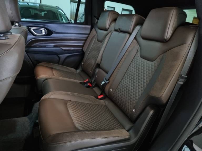 JEEP - COMMANDER - 2022/2023 - Preta - R$ 209.900,00