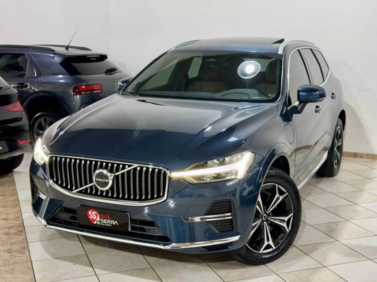 VOLVO - XC60 - 2021/2022 - Azul - R$ 236.900,00