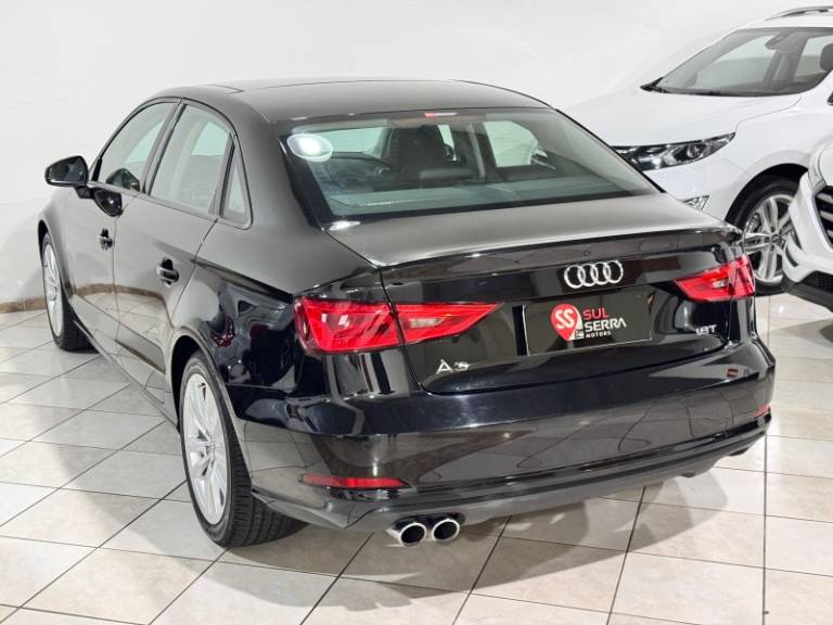 AUDI - A3 - 2015/2015 - Preta - R$ 88.900,00
