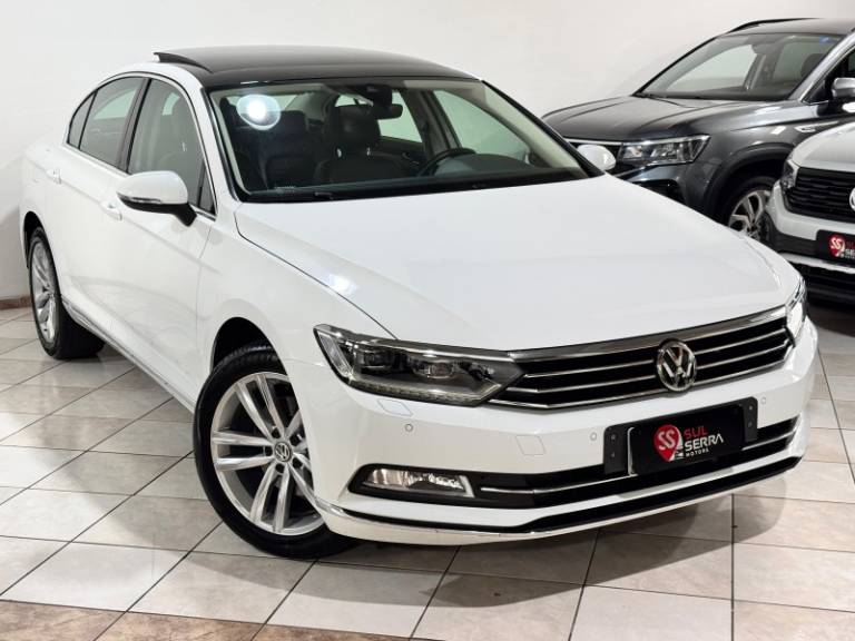 VOLKSWAGEN - PASSAT - 2018/2018 - Branca - R$ 149.900,00