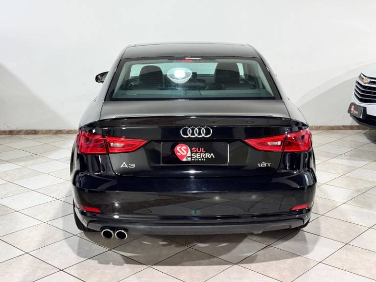 AUDI - A3 - 2015/2015 - Preta - R$ 88.900,00