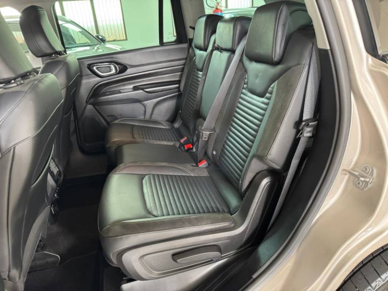 JEEP - COMMANDER - 2023/2023 - Dourada - R$ 167.900,00