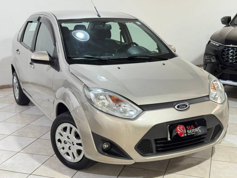 FORD - FIESTA - 2013/2014 - Bronze - R$ 37.900,00