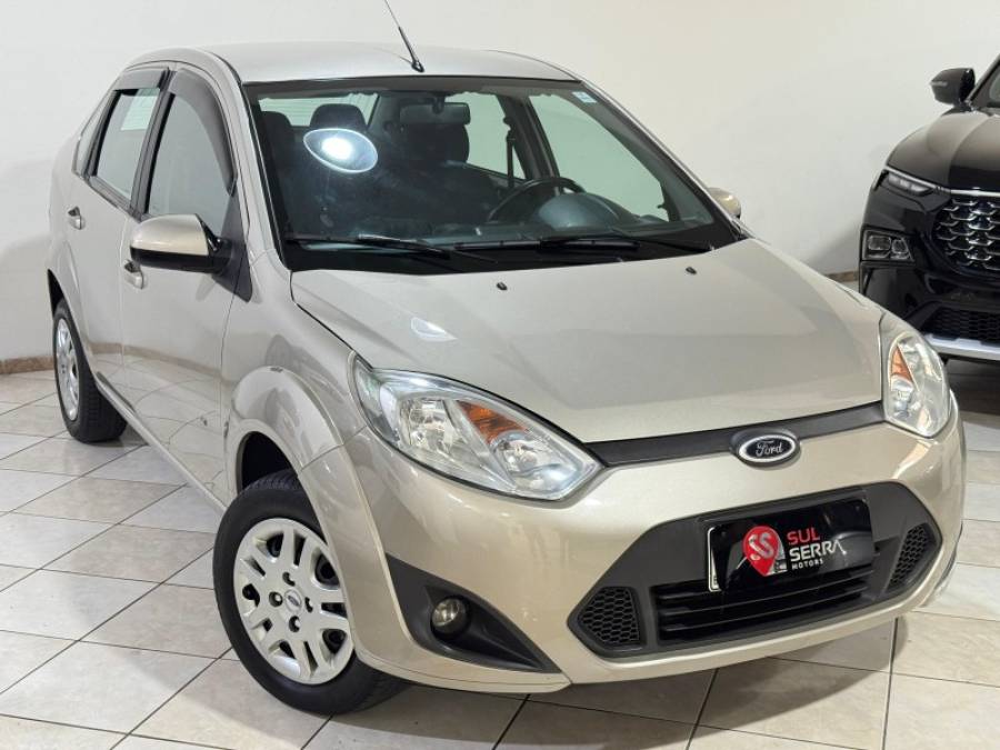FORD - FIESTA - 2013/2014 - Bronze - R$ 37.900,00