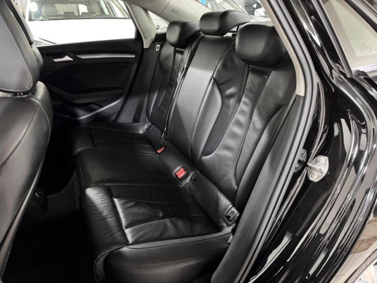 AUDI - A3 - 2015/2015 - Preta - R$ 88.900,00