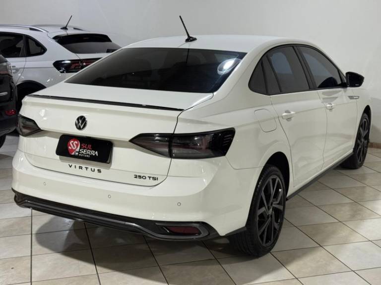 VOLKSWAGEN - VIRTUS - 2024/2024 - Branca - R$ 127.900,00