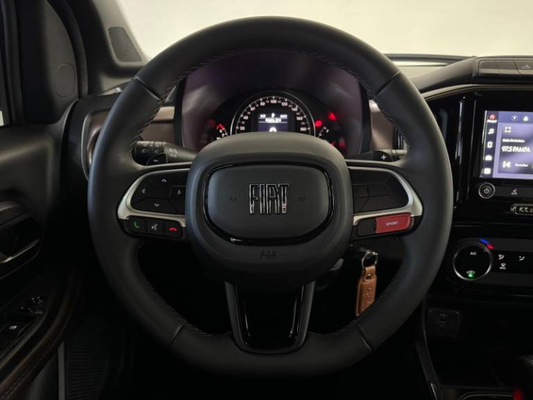 FIAT - STRADA - 2024/2024 - Branca - R$ 126.900,00