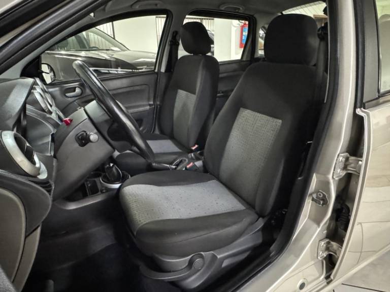 FORD - FIESTA - 2013/2014 - Bronze - R$ 37.900,00