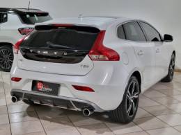 VOLVO - V40 - 2018/2019 - Branca - R$ 119.900,00