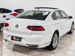 VOLKSWAGEN - PASSAT - 2018/2018 - Branca - R$ 149.900,00