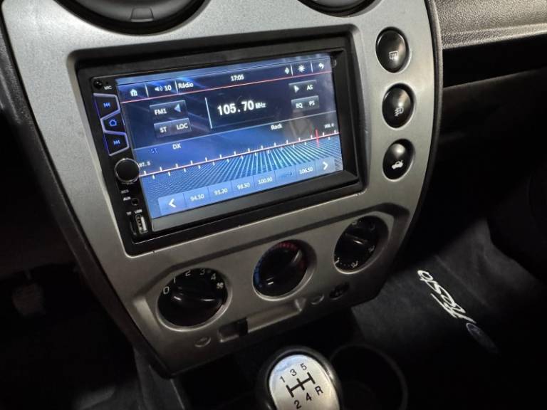FORD - FIESTA - 2013/2014 - Bronze - R$ 37.900,00