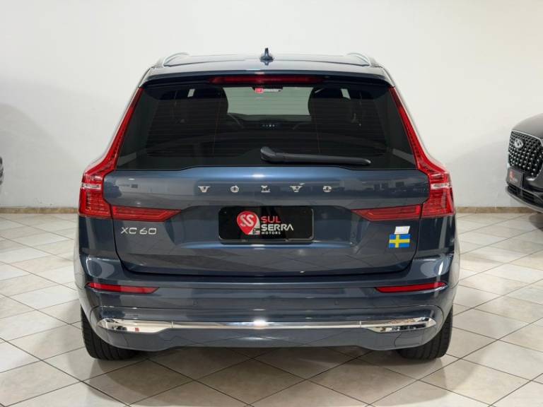 VOLVO - XC60 - 2021/2022 - Azul - R$ 236.900,00